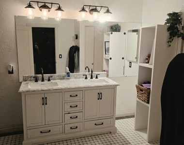 314 N Cobblestone Street - Photo Thumbnail 7