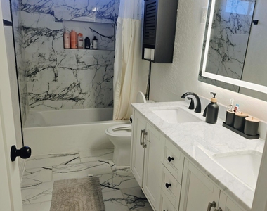314 N Cobblestone Street - Photo Thumbnail 14