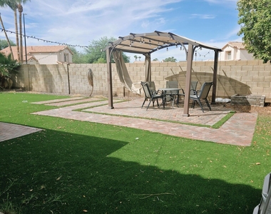 314 N Cobblestone Street - Photo Thumbnail 18