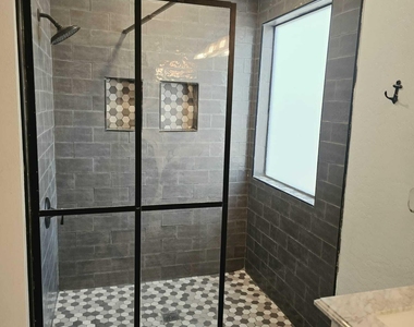 314 N Cobblestone Street - Photo Thumbnail 4
