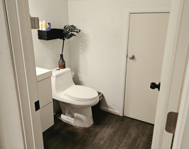 314 N Cobblestone Street - Photo Thumbnail 17