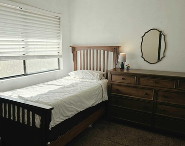 314 N Cobblestone Street - Photo Thumbnail 3