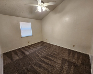 617 Race Street - Photo Thumbnail 11