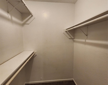 617 Race Street - Photo Thumbnail 13