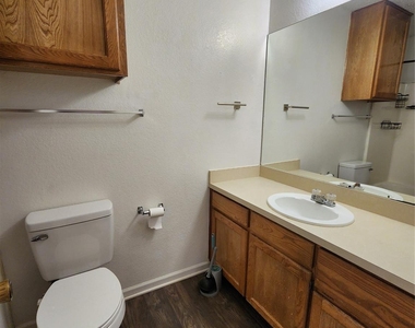 617 Race Street - Photo Thumbnail 14