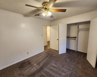 617 Race Street - Photo Thumbnail 17