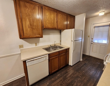 617 Race Street - Photo Thumbnail 6