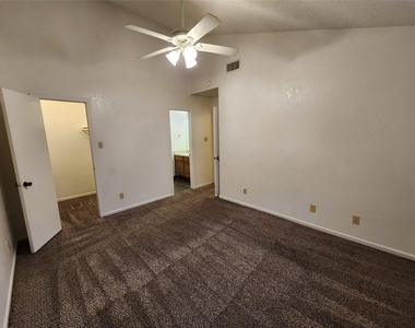 617 Race Street - Photo Thumbnail 12