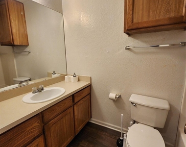 617 Race Street - Photo Thumbnail 18
