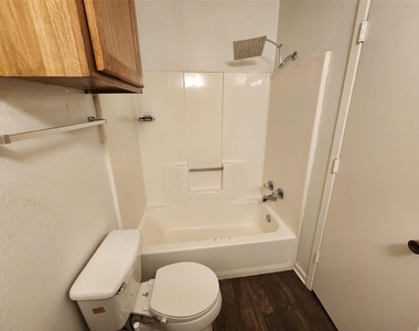 617 Race Street - Photo Thumbnail 19