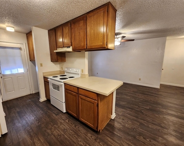 617 Race Street - Photo Thumbnail 7