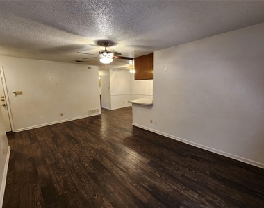 617 Race Street - Photo Thumbnail 2