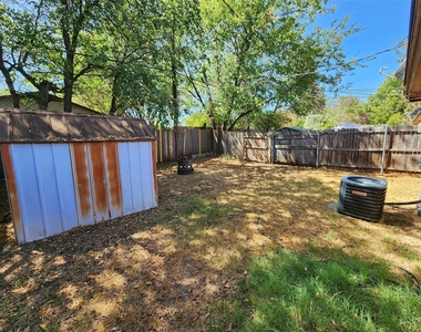 617 Race Street - Photo Thumbnail 20