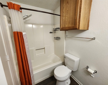 617 Race Street - Photo Thumbnail 15
