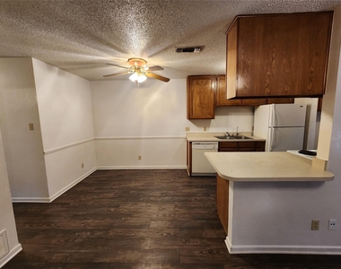 617 Race Street - Photo Thumbnail 4