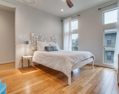 4010 Gilbert Avenue - Photo Thumbnail 7