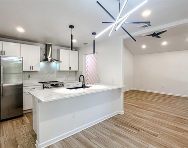 1926 Arizona Avenue - Photo Thumbnail 20