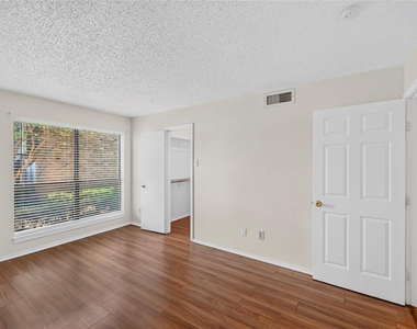 5840 Spring Valley - Photo Thumbnail 7