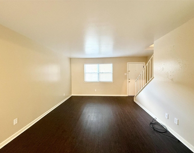 10450 E Northwest Highway - Photo Thumbnail 3