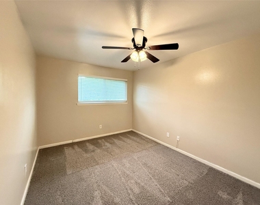 10450 E Northwest Highway - Photo Thumbnail 6