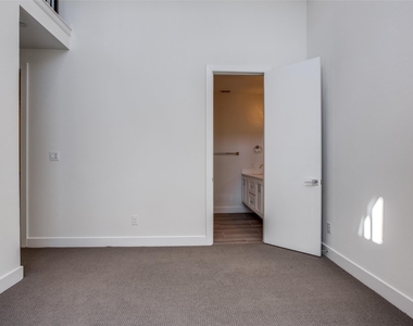 2215 Moser Avenue - Photo Thumbnail 18