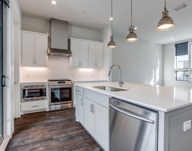 2215 Moser Avenue - Photo Thumbnail 6