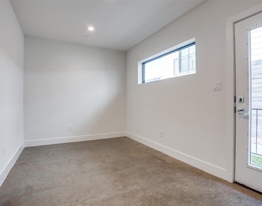2215 Moser Avenue - Photo Thumbnail 8