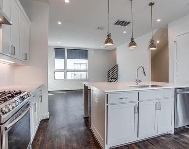 2215 Moser Avenue - Photo Thumbnail 7