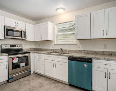 405 Whitney Court - Photo Thumbnail 8