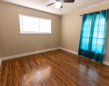 115 E Allen Street - Photo Thumbnail 8