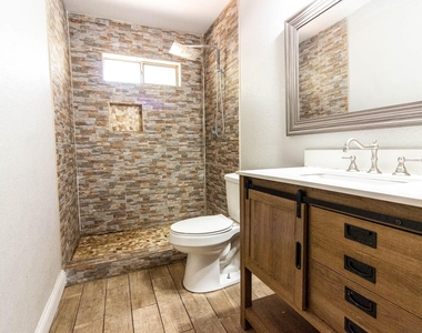 115 E Allen Street - Photo Thumbnail 9