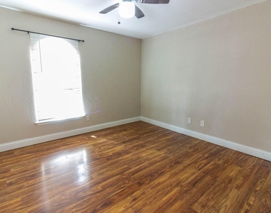 115 E Allen Street - Photo Thumbnail 7