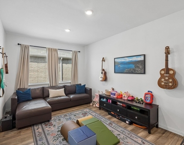 4820 Parrington Drive - Photo Thumbnail 20