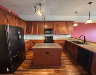 9909 Fressia Lane - Photo Thumbnail 8