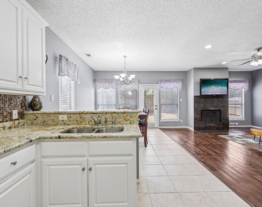 1910 Bentwood Court - Photo Thumbnail 12
