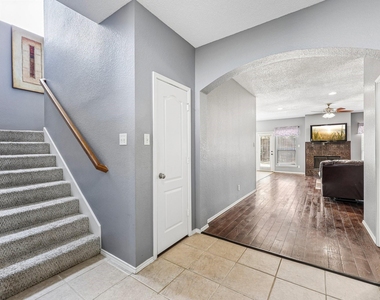 1910 Bentwood Court - Photo Thumbnail 16