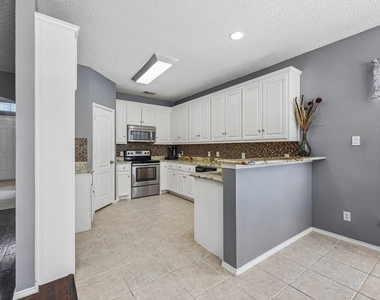 1910 Bentwood Court - Photo Thumbnail 11