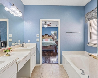 1910 Bentwood Court - Photo Thumbnail 24