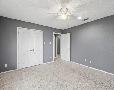 1910 Bentwood Court - Photo Thumbnail 27