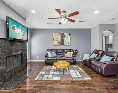 1910 Bentwood Court - Photo Thumbnail 7