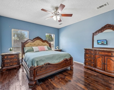 1910 Bentwood Court - Photo Thumbnail 19