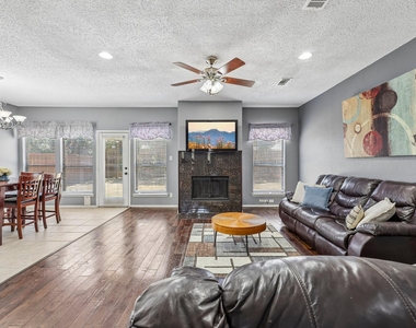 1910 Bentwood Court - Photo Thumbnail 5