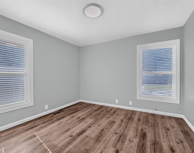 204 N Holly Avenue - Photo Thumbnail 12