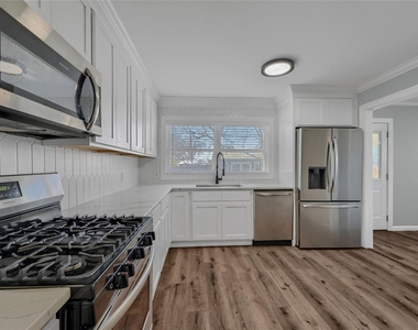 204 N Holly Avenue - Photo Thumbnail 9