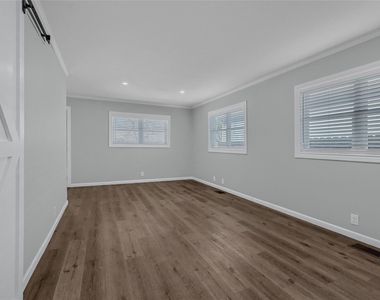 204 N Holly Avenue - Photo Thumbnail 3