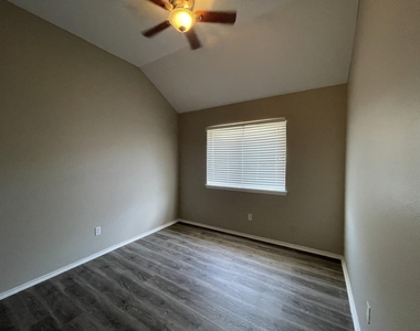 5737 Sterling Green Trail - Photo Thumbnail 11