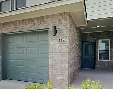 778 Sw 13th Street - Photo Thumbnail 1