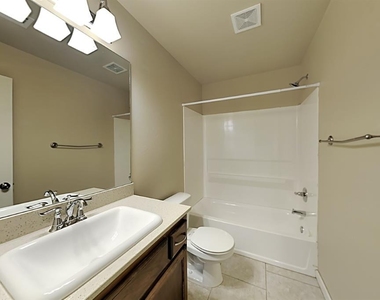 778 Sw 13th Street - Photo Thumbnail 16