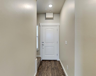 778 Sw 13th Street - Photo Thumbnail 3