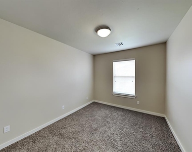778 Sw 13th Street - Photo Thumbnail 14
